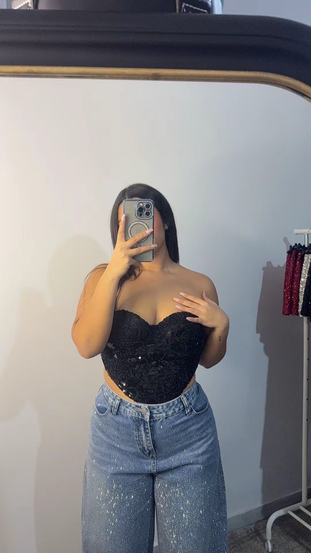 Top ricamo e paillettes